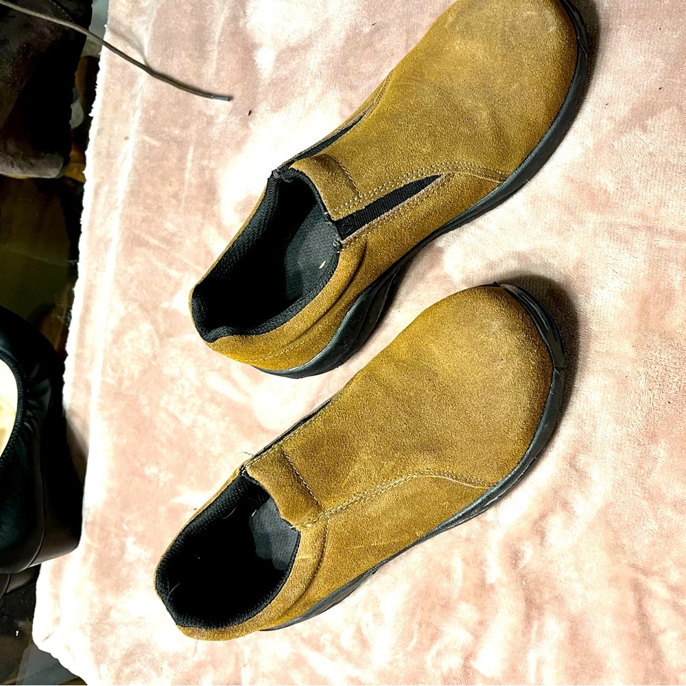 Women’s steel toe shoes